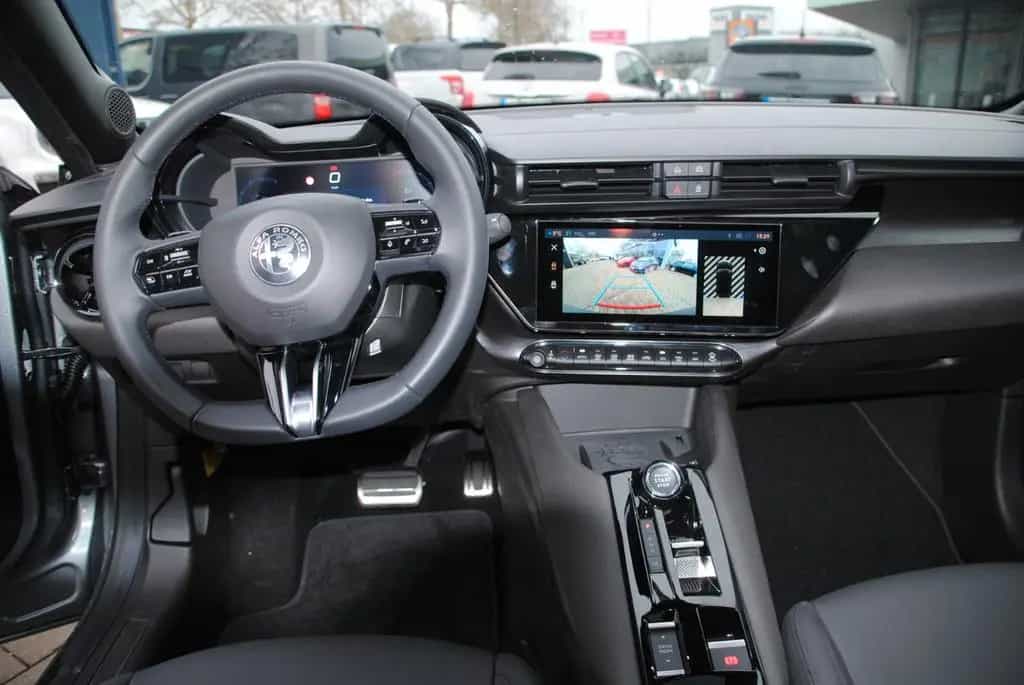 Alfa Romeo Junior 1.2 MHEV Speciale Ibrida Glasschiebedach 03/2025-photo-18