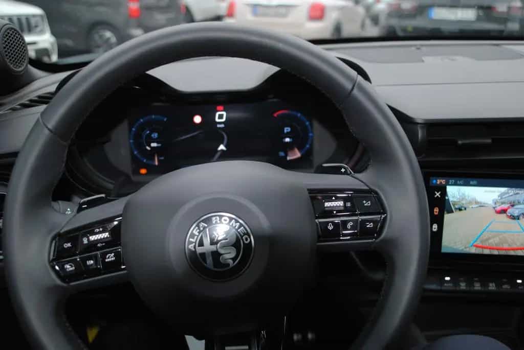 Alfa Romeo Junior 1.2 MHEV Speciale Ibrida Glasschiebedach 03/2025-photo-20