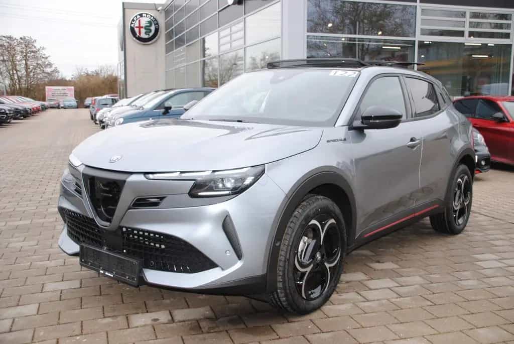 Alfa Romeo Junior 1.2 MHEV Speciale Ibrida Glasschiebedach 03/2025-photo-3