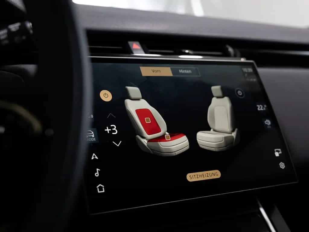 Land Rover Range Rover Rover Velar DYNAMIC HSE D300 | Pano SD 08/2024-photo-17