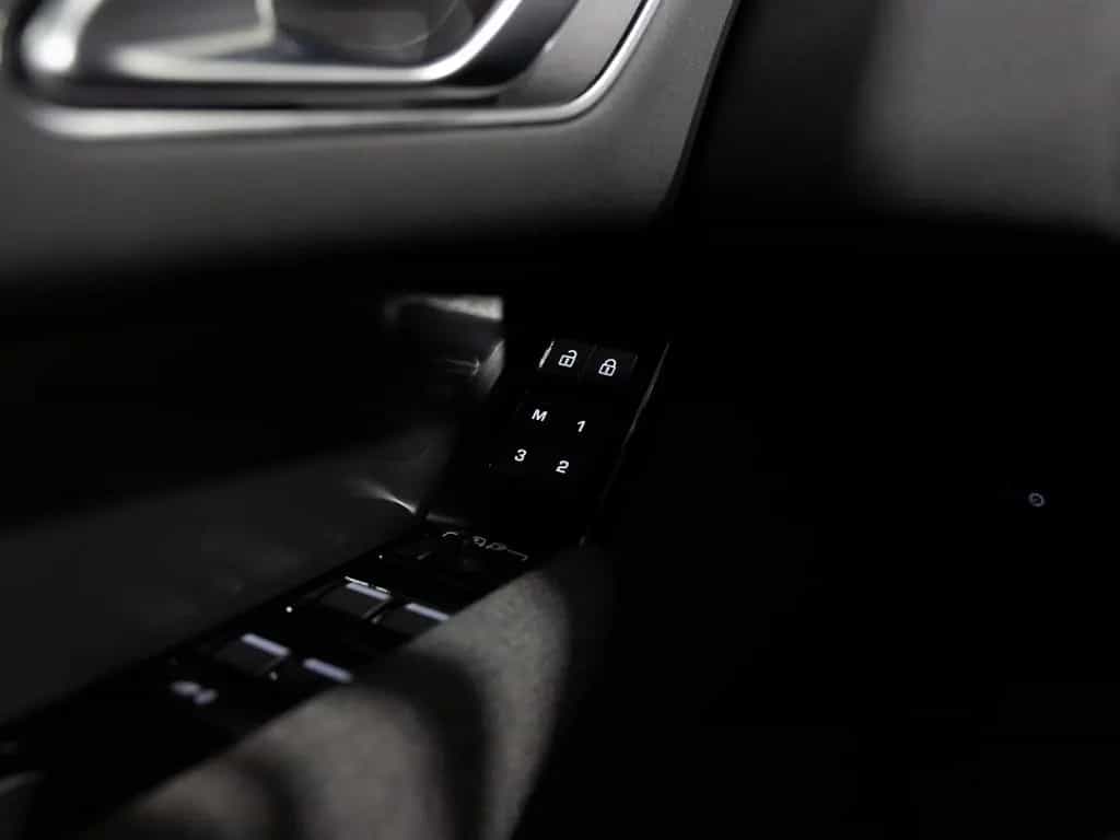 Land Rover Range Rover Rover Velar DYNAMIC HSE D300 | Pano SD 08/2024-photo-20