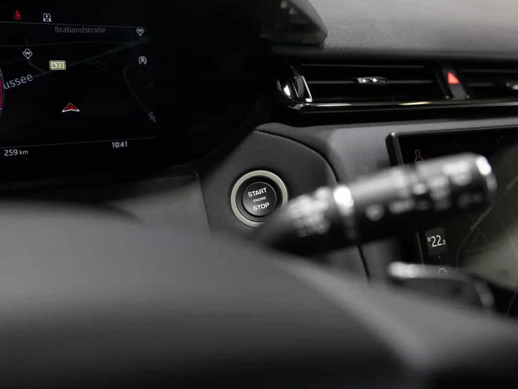 Land Rover Range Rover Rover Velar DYNAMIC HSE D300 | Pano SD 08/2024-photo-23