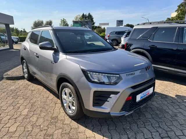 KGM Tivoli 1.5 Quartz 4x2 KLIMA PDC SHZ KAMERA NAVI 05/2025-photo-1