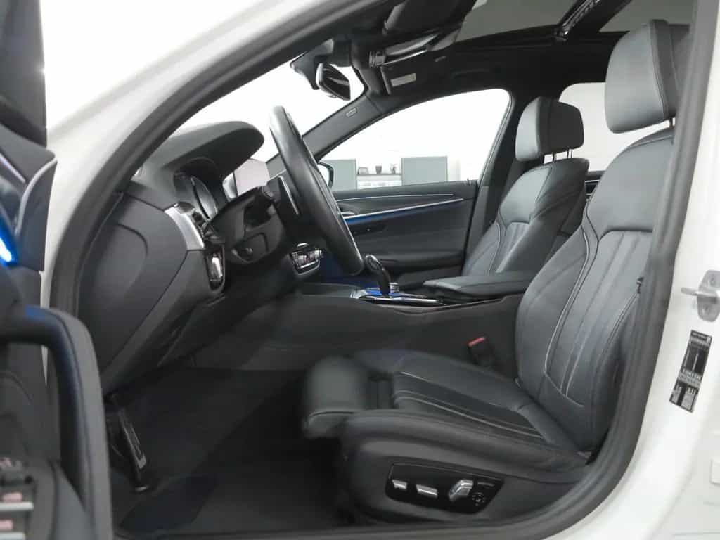 BMW 5 Series 11/2020-photo-15