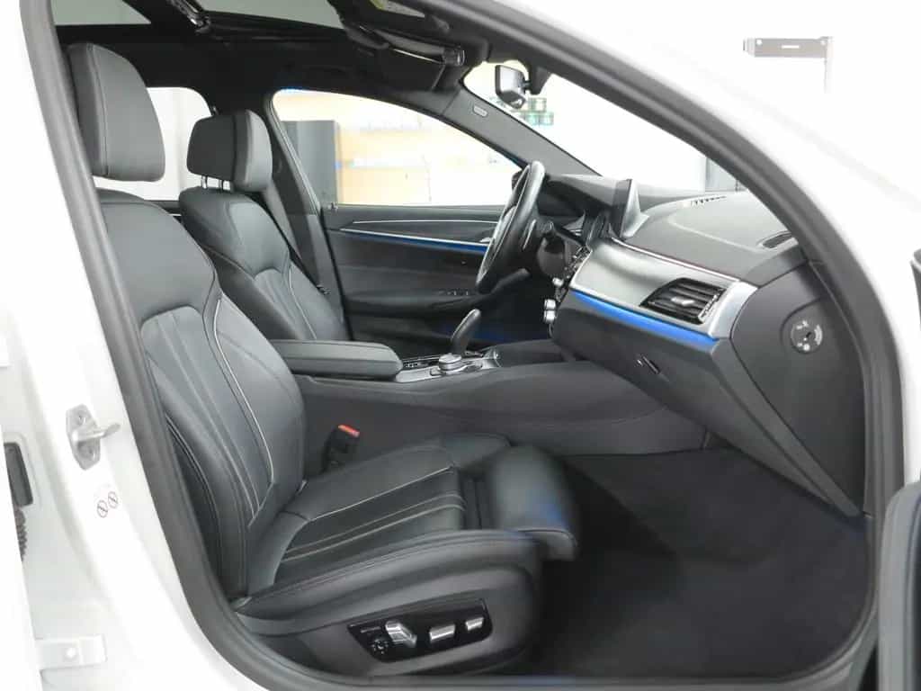 BMW 5 Series 11/2020-photo-17