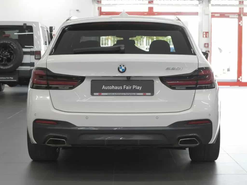 BMW 5 Series 11/2020-photo-4