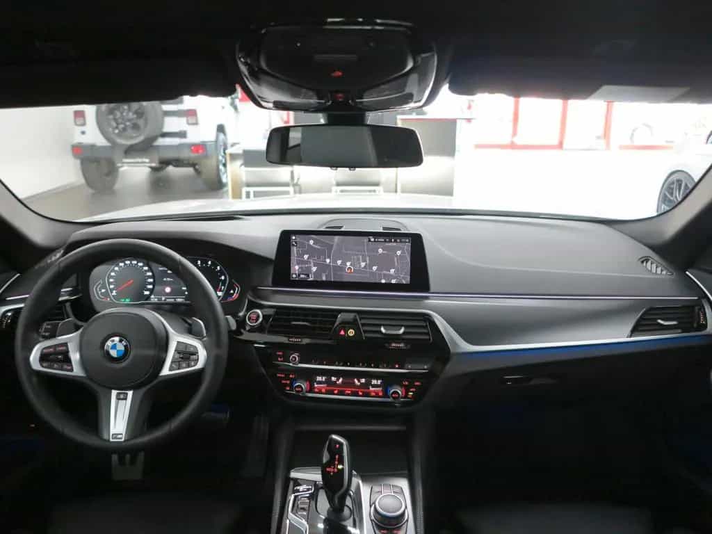 BMW 5 Series 11/2020-photo-9