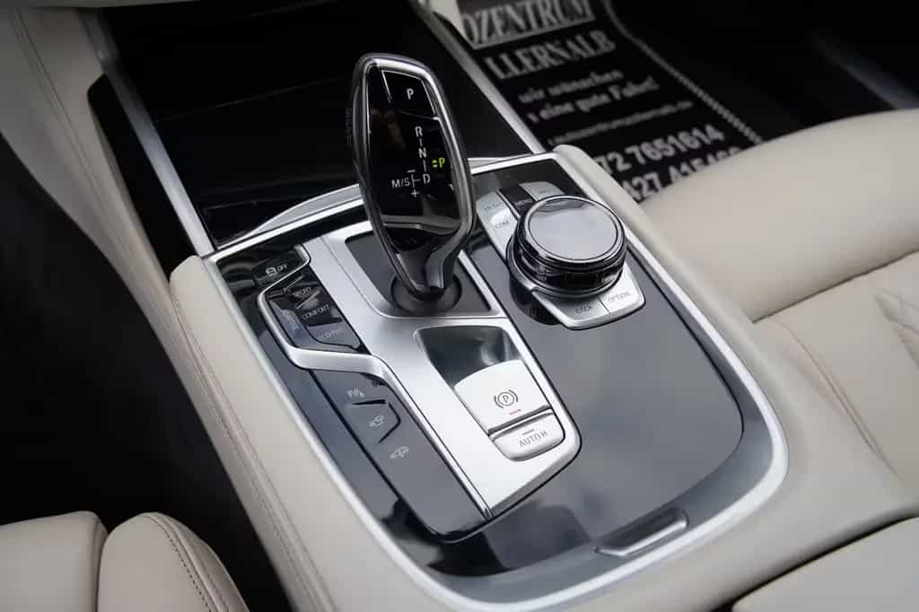 BMW 7 Series 750i xDrive *M-SPORT*PURE-EXCELLENCE*B&W*LASER* 10/2018-photo-17