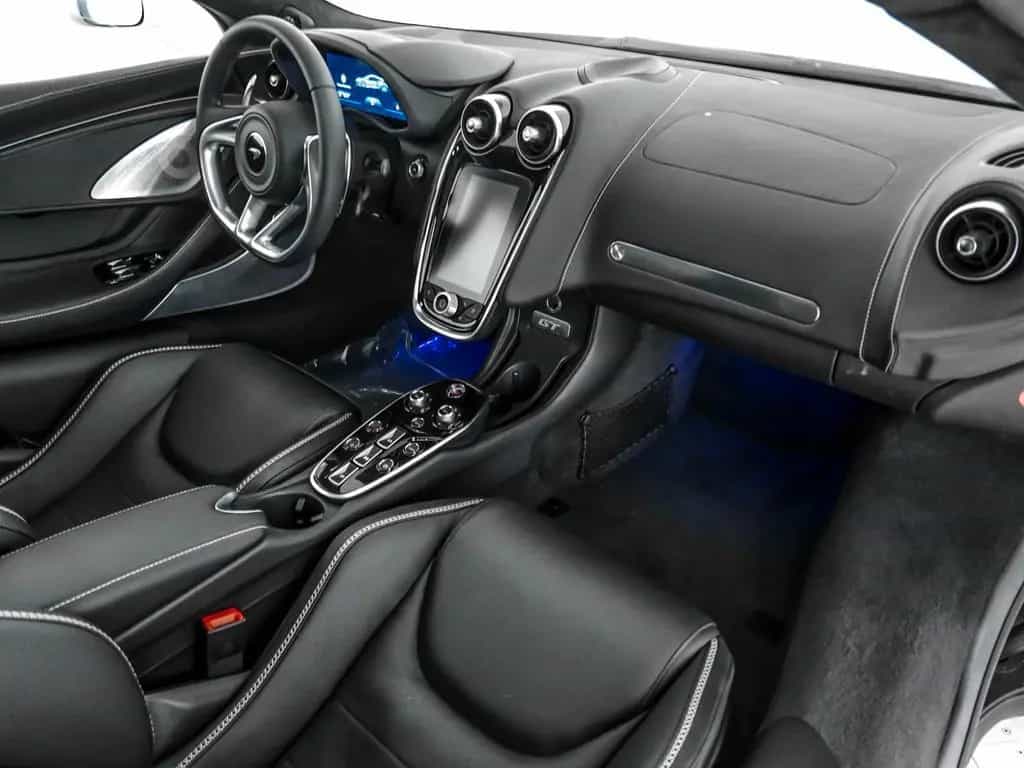 McLaren GT - MCLAREN MILANO 06/2025-photo-10