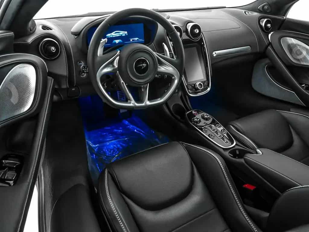 McLaren GT - MCLAREN MILANO 06/2025-photo-8