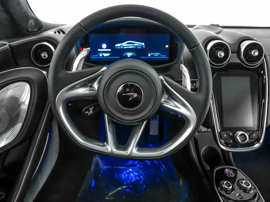 McLaren GT - MCLAREN MILANO 06/2025-photo-9