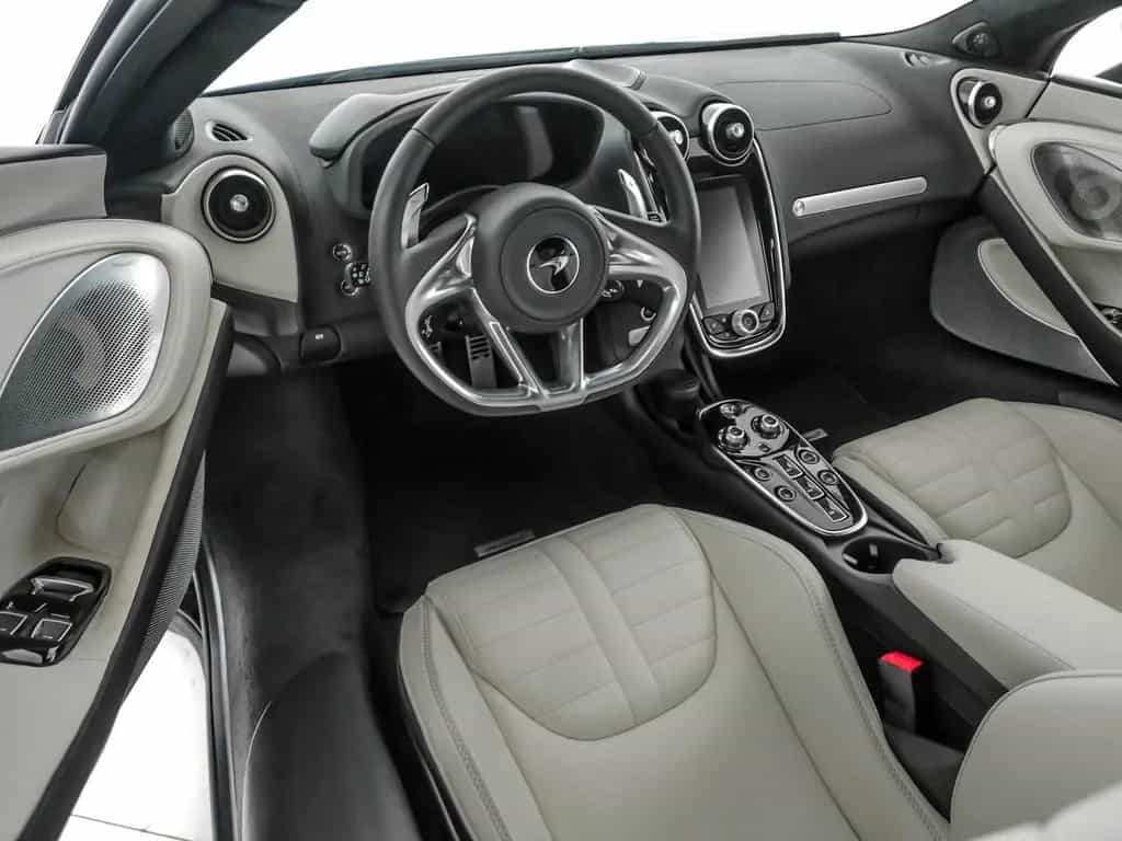 McLaren GTS - McLaren Milano 12/2025-photo-8