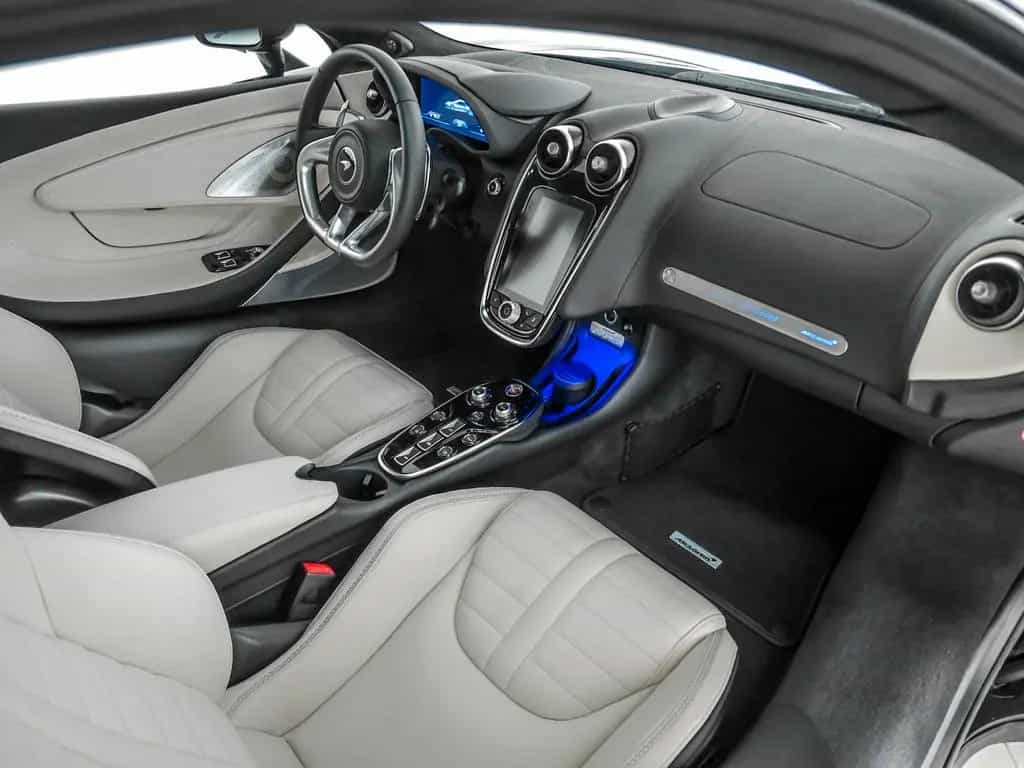 McLaren GTS - McLaren Milano 12/2025-photo-9