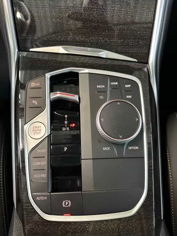 BMW 320 d xDrive Touring   Standheizung,Panoramadach 06/2023-photo-12