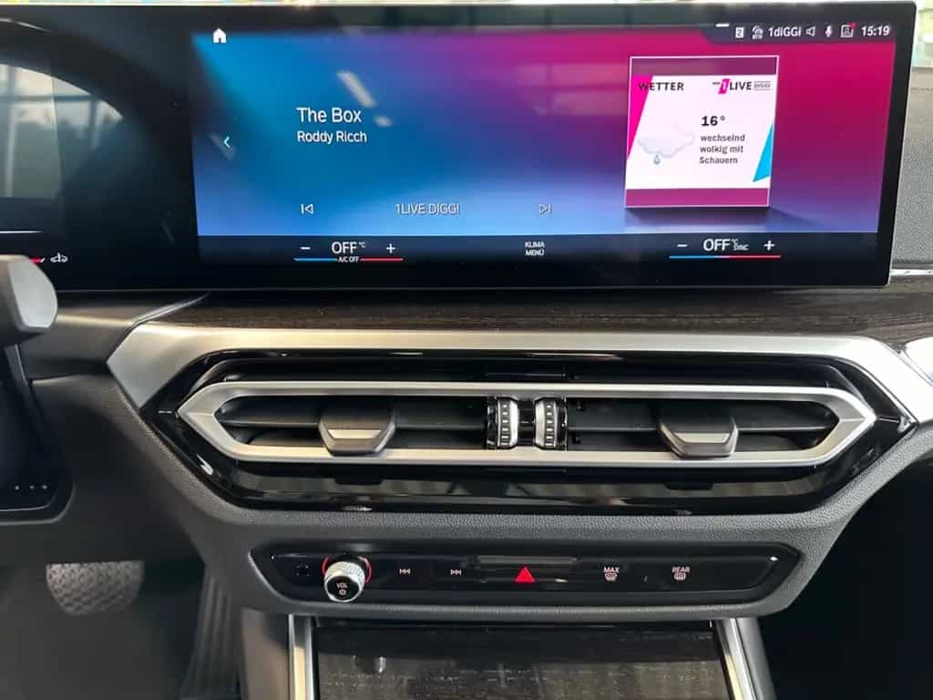 BMW 320 d xDrive Touring   Standheizung,Panoramadach 06/2023-photo-14