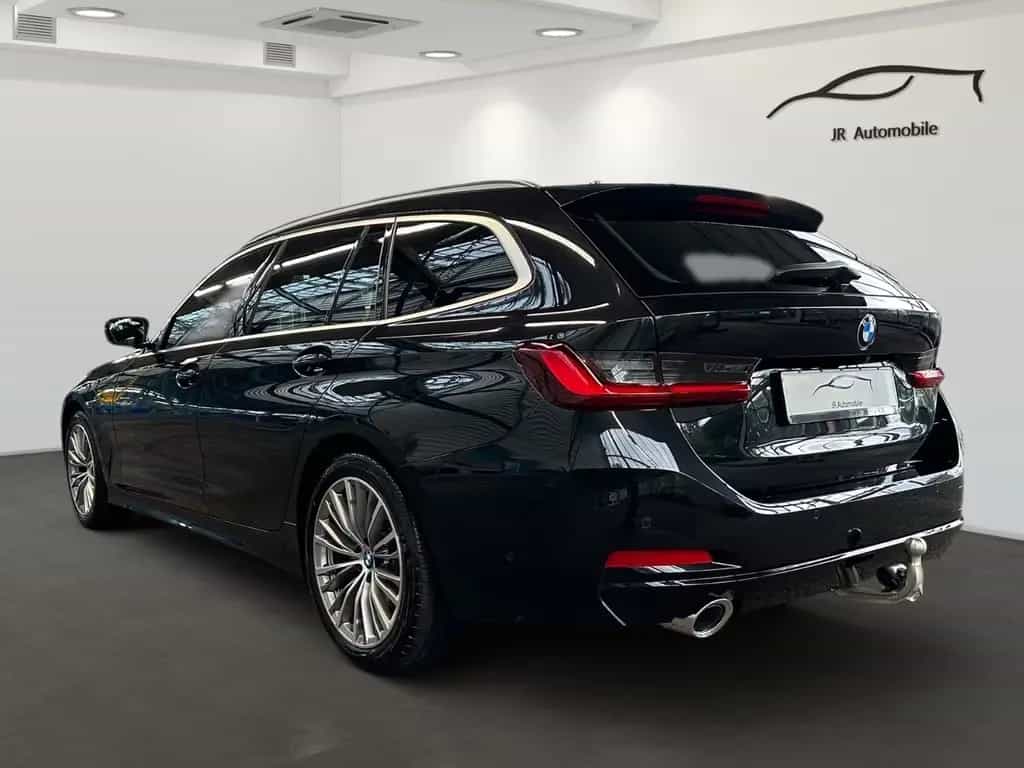 BMW 320 d xDrive Touring   Standheizung,Panoramadach 06/2023-photo-2
