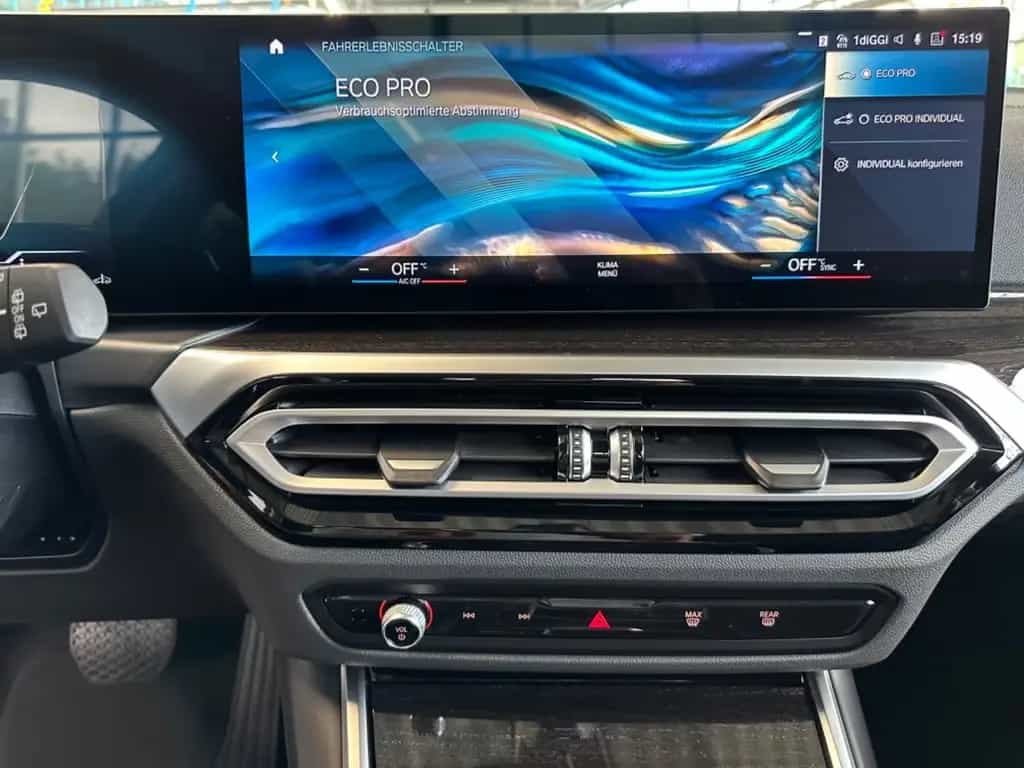 BMW 320 d xDrive Touring   Standheizung,Panoramadach 06/2023-photo-21