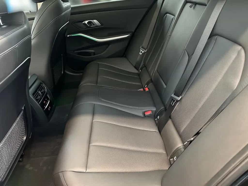 BMW 320 d xDrive Touring   Standheizung,Panoramadach 06/2023-photo-26