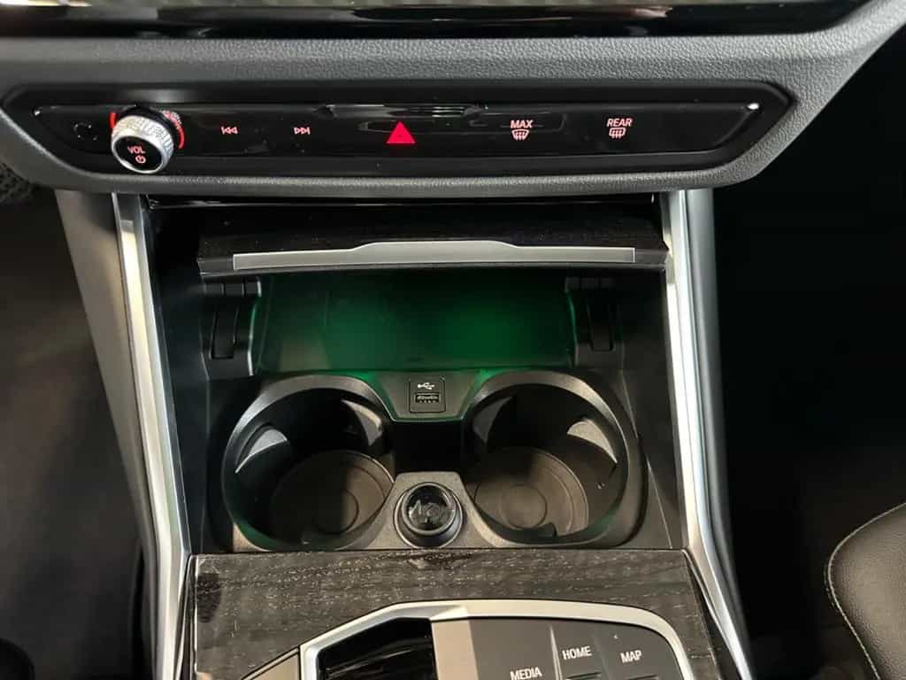 BMW 320 d xDrive Touring   Standheizung,Panoramadach 06/2023-photo-28
