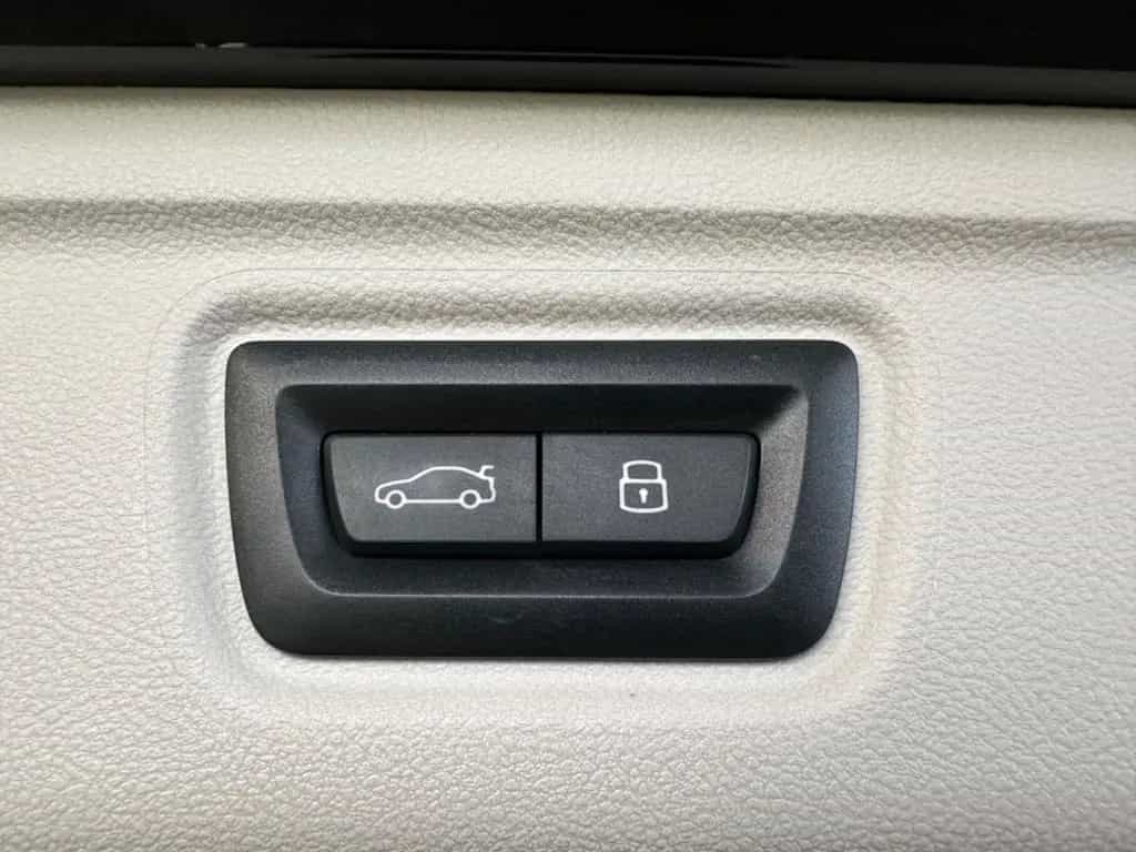 BMW 320 d xDrive Touring   Standheizung,Panoramadach 06/2023-photo-34