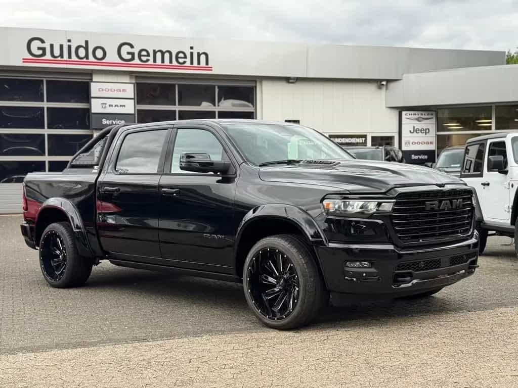 Dodge RAM 1500 Laramie Night Premium Crew 2025 UMBAU 06/2025-photo-1
