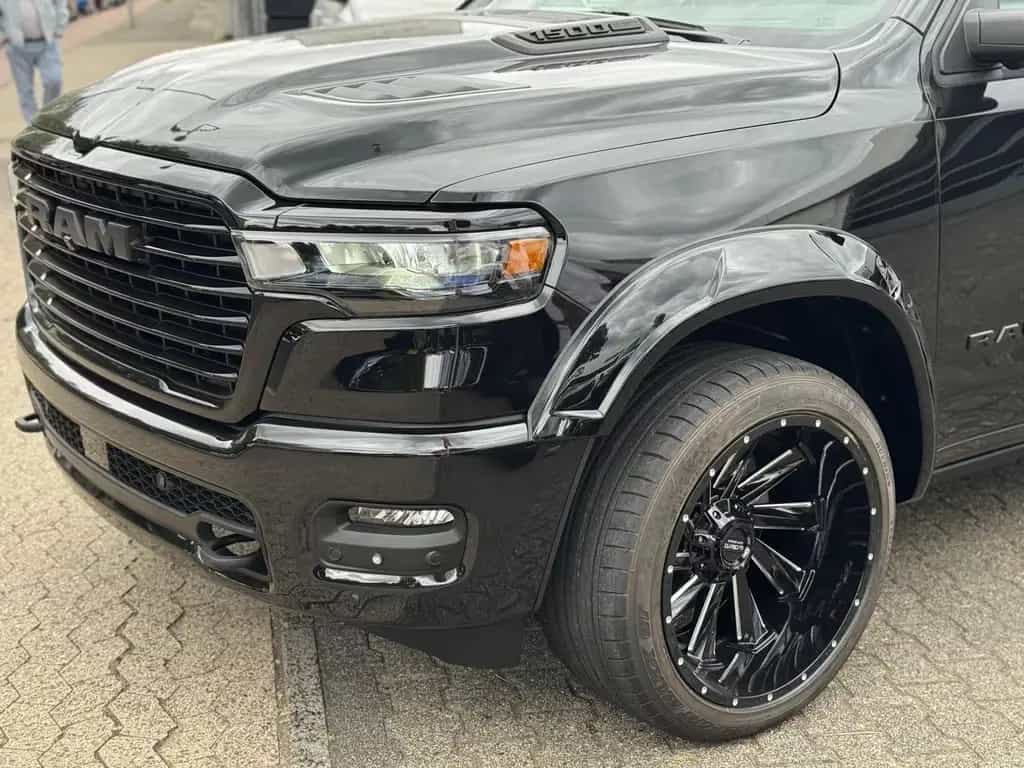 Dodge RAM 1500 Laramie Night Premium Crew 2025 UMBAU 06/2025-photo-12