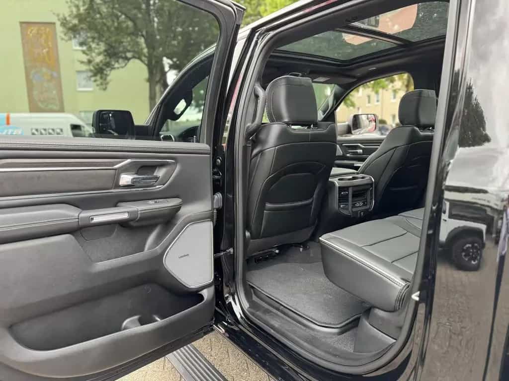 Dodge RAM 1500 Laramie Night Premium Crew 2025 UMBAU 06/2025-photo-20