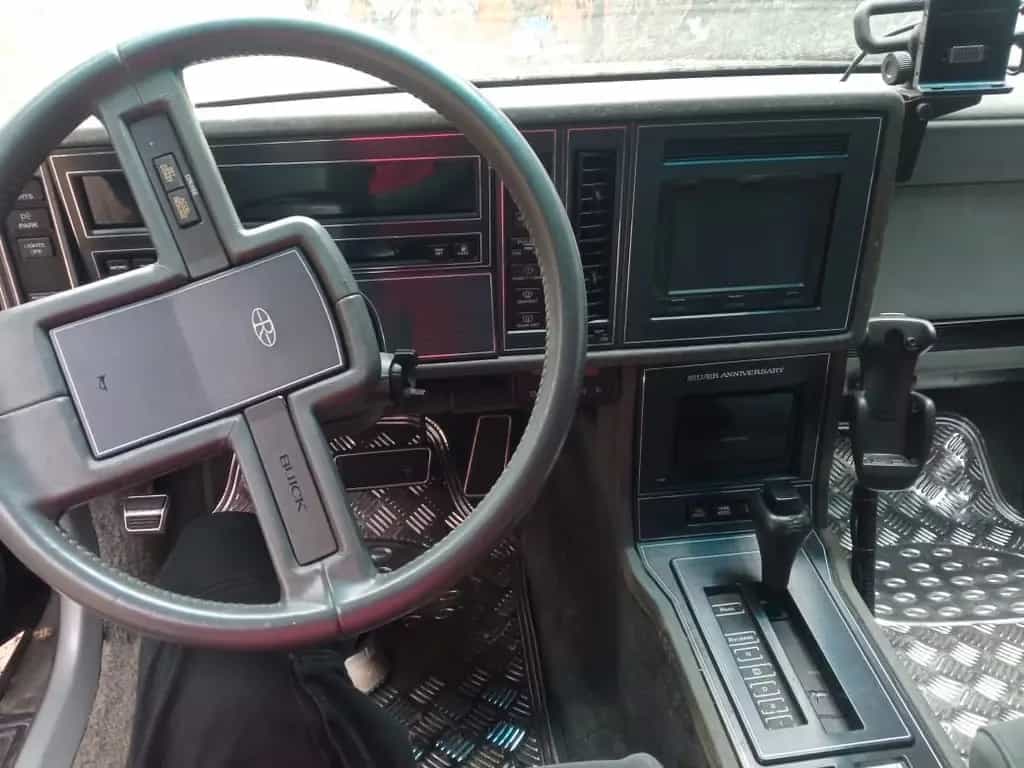 Buick Riviera 04/1988-photo-2