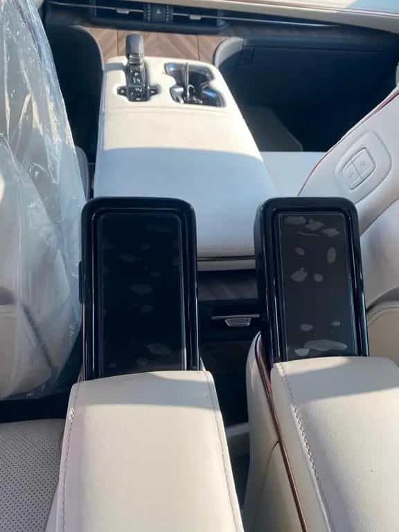 Lexus LM 350h Executive 99.000 eur T1 price null-photo-10