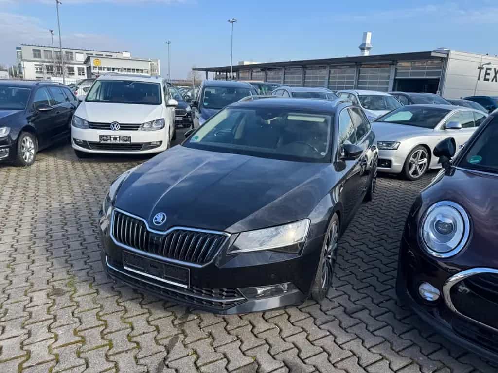 Skoda Superb Combi L&K 4x4 04/2017-photo-0