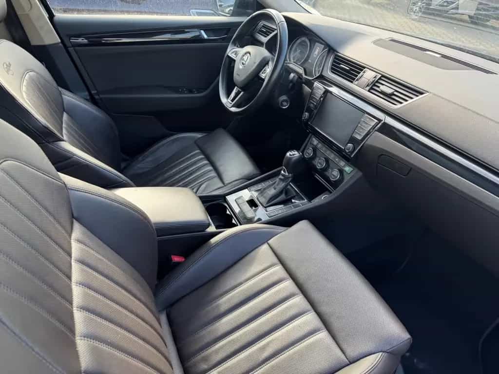 Skoda Superb Combi L&K 4x4 04/2017-photo-3