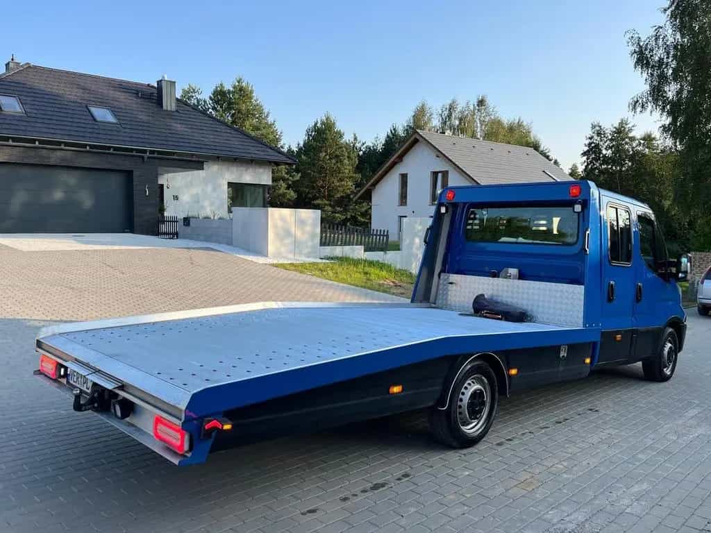 Iveco Daily 2.3 D Schlepper KLIMA 7 Pers. TÜV 10/26 06/2018-photo-0
