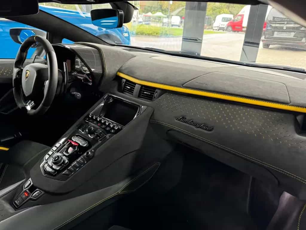Lamborghini Aventador Ultimae Roadster 1 of 250- Full carbon 06/2022-photo-21