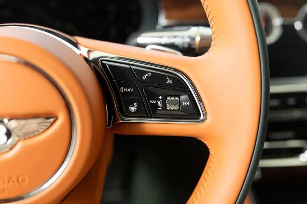 Bentley Flying Spur S V8 - Naim, Diamond Quilting 07/2025-photo-10