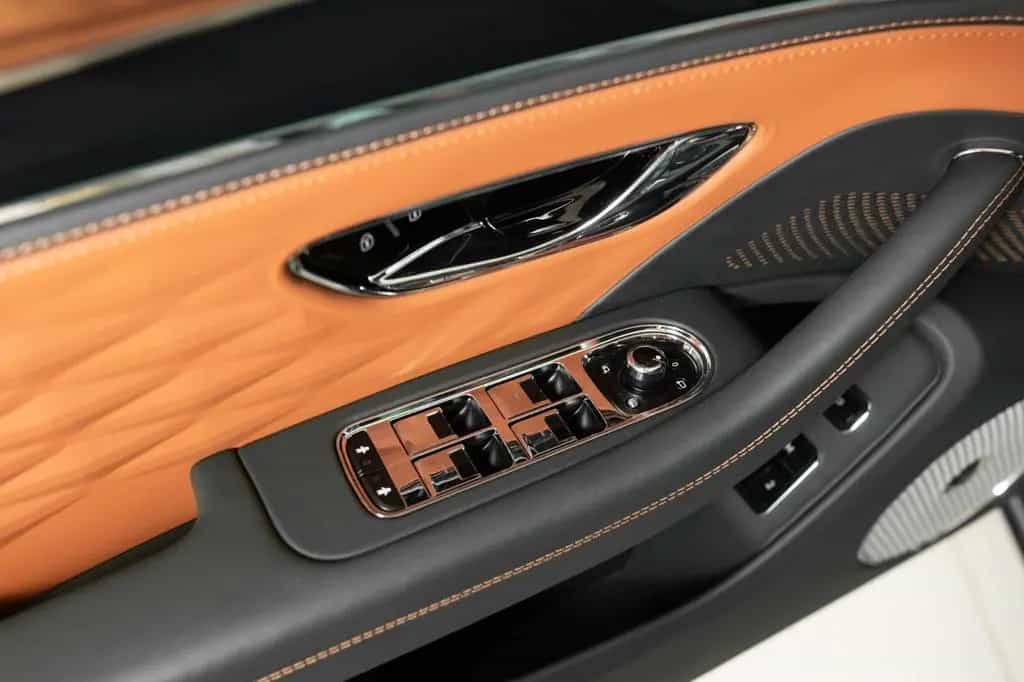 Bentley Flying Spur S V8 - Naim, Diamond Quilting 07/2025-photo-11