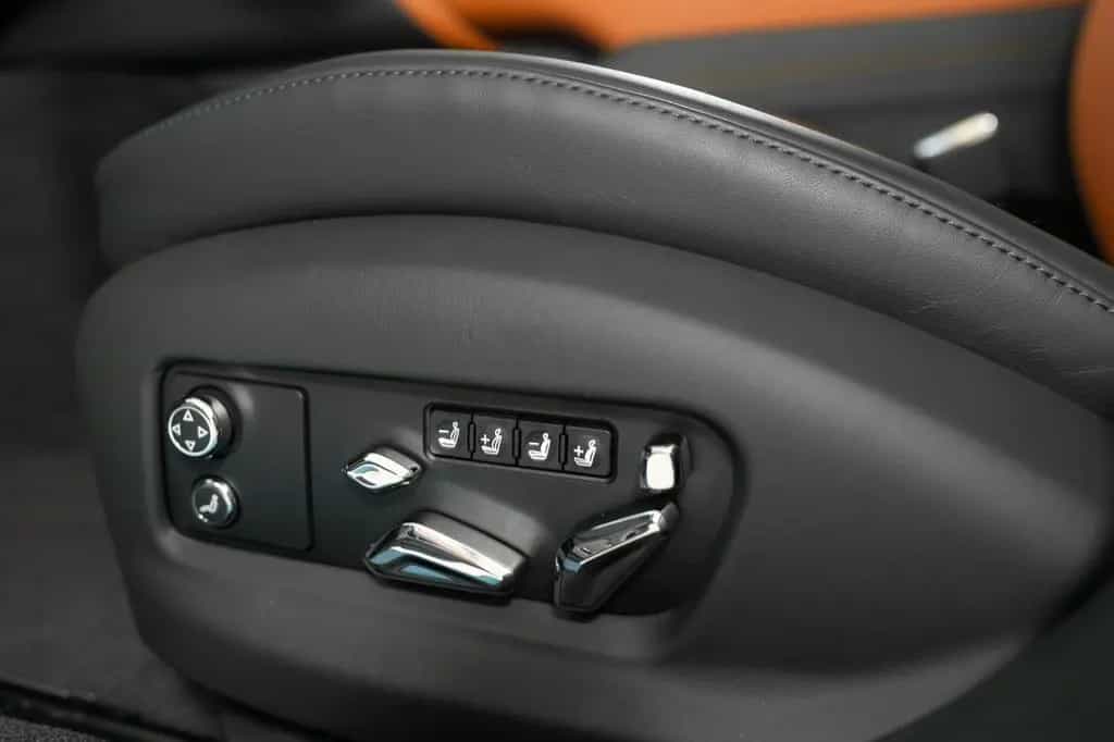Bentley Flying Spur S V8 - Naim, Diamond Quilting 07/2025-photo-14