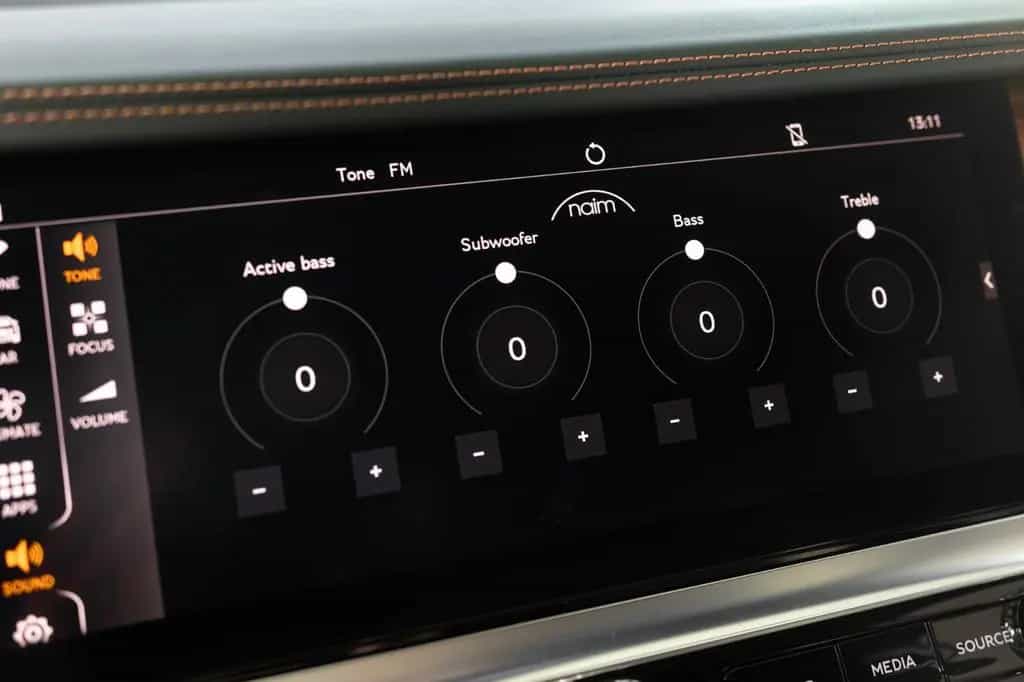 Bentley Flying Spur S V8 - Naim, Diamond Quilting 07/2025-photo-15