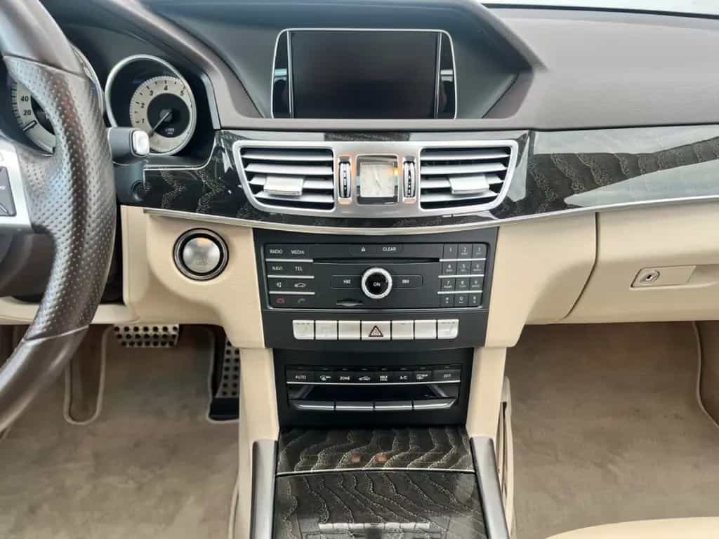 Mercedes-Benz E 350 4MATIC AMG 18"AMG/HARMAN KARDON/KEYLESS-GO 03/2015-photo-11