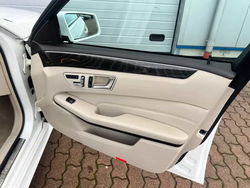 Mercedes-Benz E 350 4MATIC AMG 18"AMG/HARMAN KARDON/KEYLESS-GO 03/2015-photo-16
