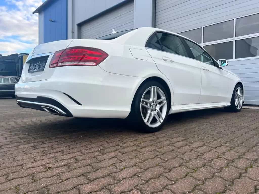 Mercedes-Benz E 350 4MATIC AMG 18"AMG/HARMAN KARDON/KEYLESS-GO 03/2015-photo-23