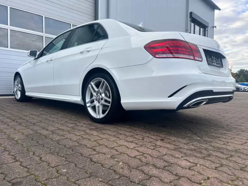 Mercedes-Benz E 350 4MATIC AMG 18"AMG/HARMAN KARDON/KEYLESS-GO 03/2015-photo-24