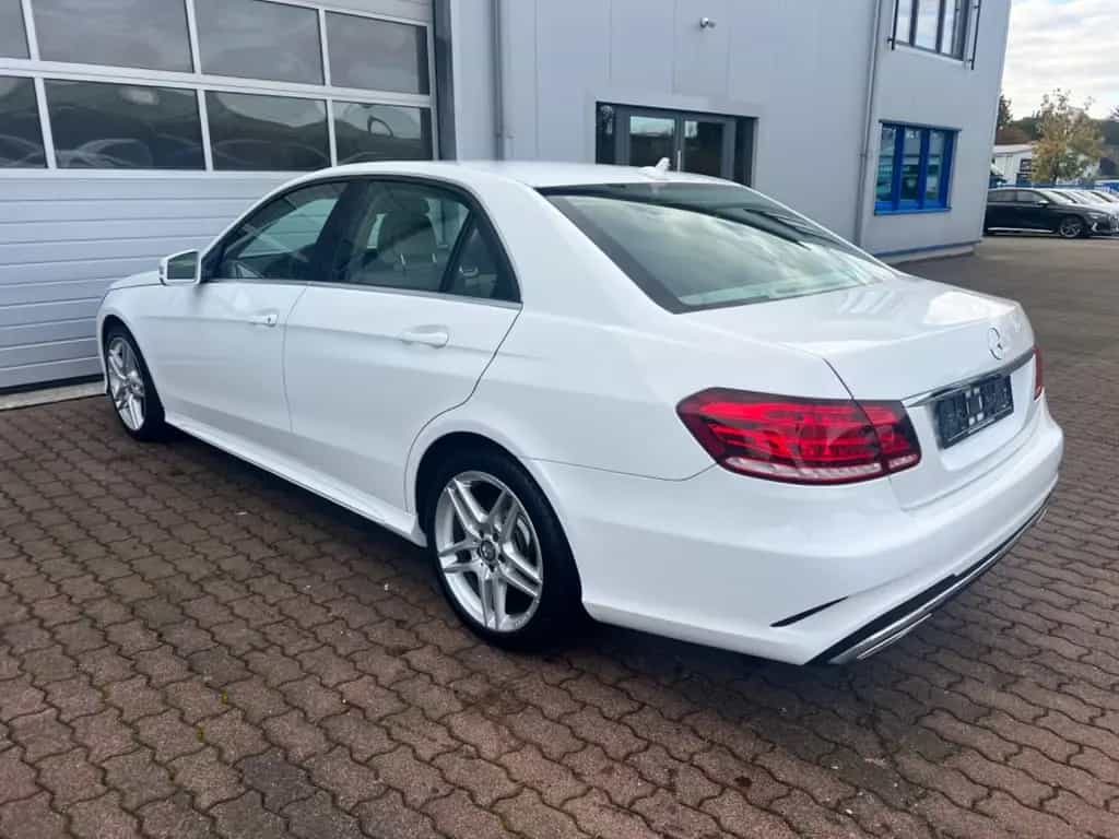 Mercedes-Benz E 350 4MATIC AMG 18"AMG/HARMAN KARDON/KEYLESS-GO 03/2015-photo-4