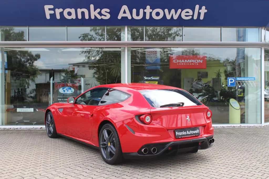 Ferrari FF V12 +4x4 + 1 Hand +... nur 25867 Kilometer! 05/2012-photo-11