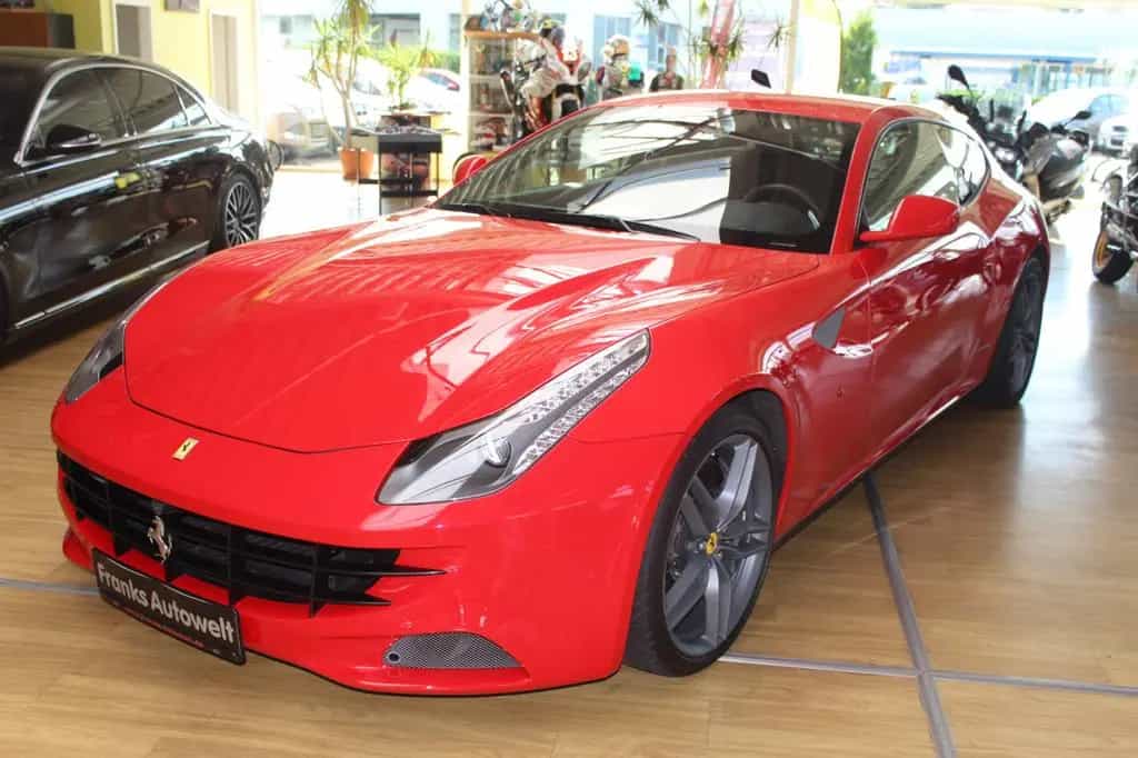Ferrari FF V12 +4x4 + 1 Hand +... nur 25867 Kilometer! 05/2012-photo-21