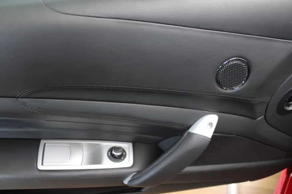 Ferrari FF V12 +4x4 + 1 Hand +... nur 25867 Kilometer! 05/2012-photo-24