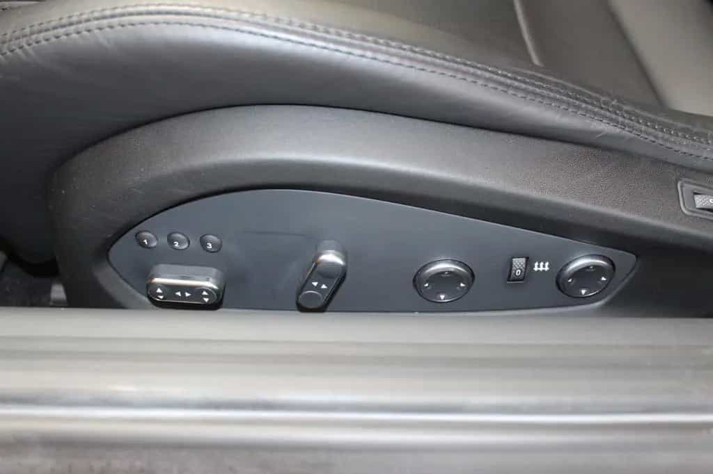 Ferrari FF V12 +4x4 + 1 Hand +... nur 25867 Kilometer! 05/2012-photo-25
