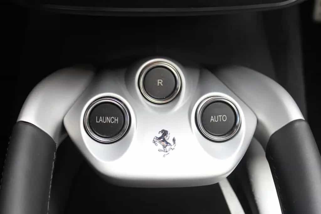 Ferrari FF V12 +4x4 + 1 Hand +... nur 25867 Kilometer! 05/2012-photo-26