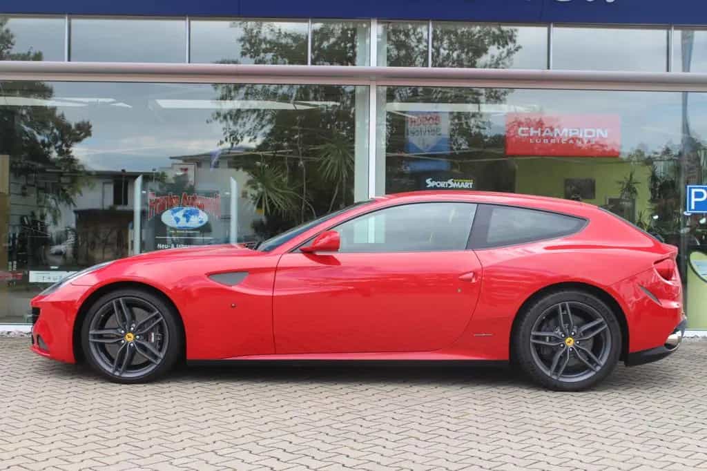 Ferrari FF V12 +4x4 + 1 Hand +... nur 25867 Kilometer! 05/2012-photo-3