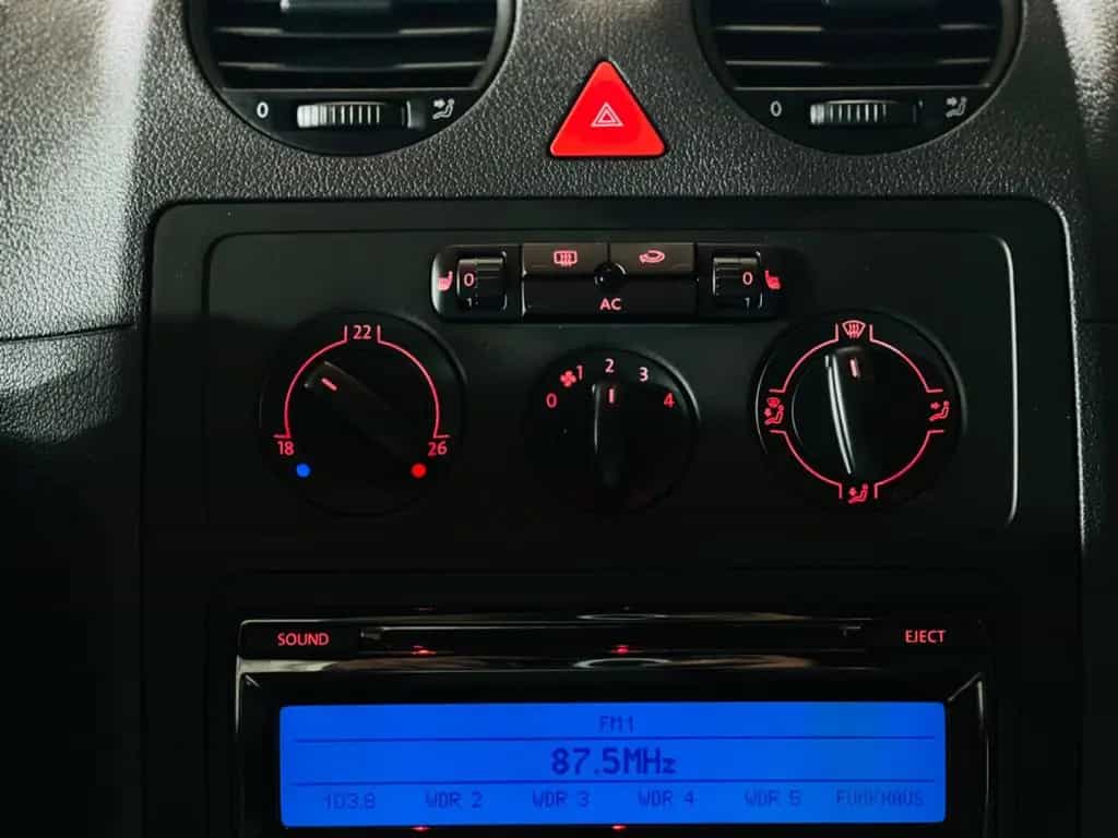 Volkswagen Caddy 1.6 Maxi Behindertengerecht-Rampe 12/2010-photo-28