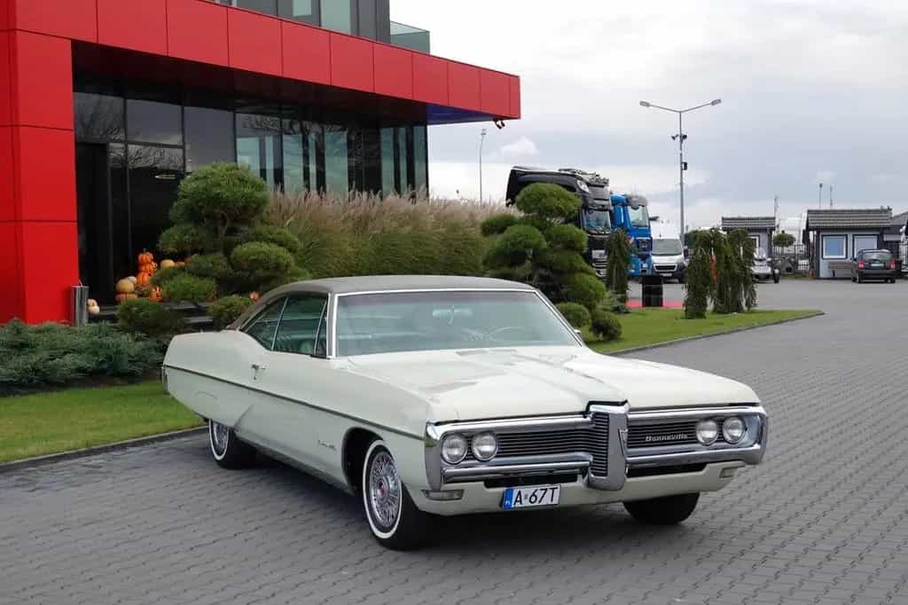 Pontiac Bonneville 06/1968-photo-1